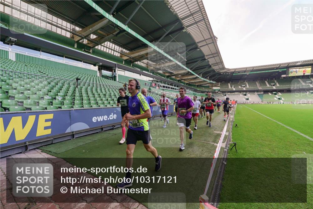 13.09.2026 - 21. swb-Marathon Bremen Michael Burmester http://msf.ph/oto/10317121 13.09.2026 13:14:25 Laufen im Stadion 266, 270, 278, 300, 349, 414, 460, 576, 600, 631, 702, 768, 950, 956, 1005, 1008, 1047, 1143, 1392, 1408, 1426, 1573, 1596, 1641, 1818, 1819, 1991, 2024, 2035, 2079, 2233, 2314, 2387, 2412, 2439, 2457, 2466, 2484, 2494, 2521, 2540, 2564, 2612, 2665, 2690, 2691, 2693, 2737, 2773, 2792, 2816, 2829, 2838, 2861, 2865, 2884, 2887, 2921, 2972, 2978, 3016, 3111, 3209, 3253, 3277, 3304, 3313, 3355, 3378, 3405, 3428, 3653, 3661, 3670, 3680, 4034, 4080, 4306, 703 meine-sportfotos.de