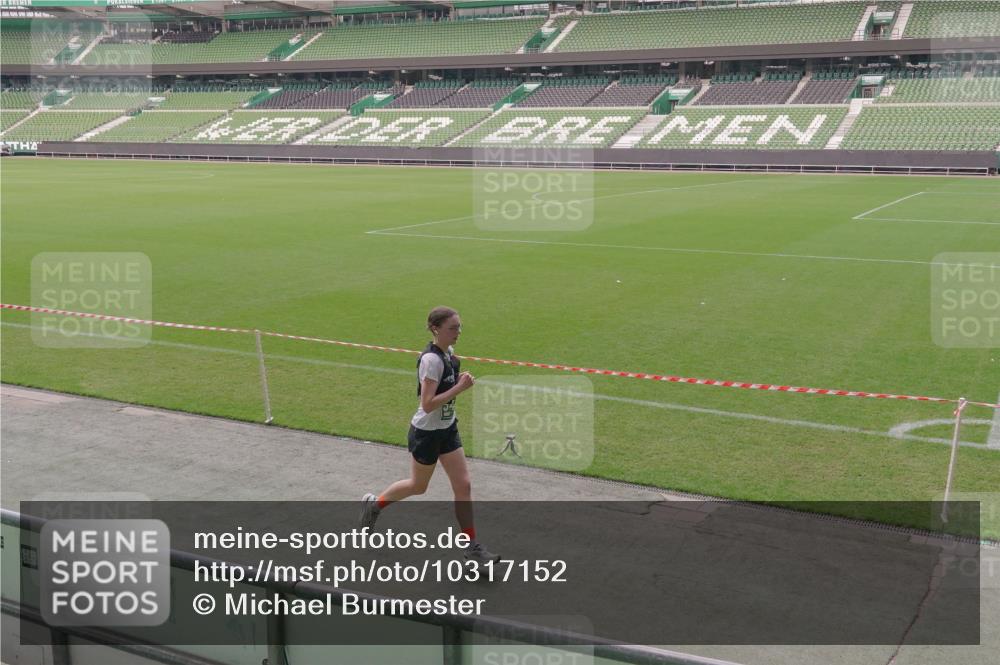 13.09.2026 - 21. swb-Marathon Bremen Michael Burmester http://msf.ph/oto/10317152 13.09.2026 12:52:18 Laufen im Stadion 102, 107, 235, 335, 683, 734, 771, 792, 863, 1033, 1043, 1125, 1146, 1162, 1232, 1252, 1297, 1455, 1492, 1510, 1528, 1542, 1613, 1646, 1955, 1970, 2007, 2008, 2043, 2203, 2350, 2447, 2480, 2498, 2759, 2767, 2847, 2858, 3085, 3149, 3236, 3336, 3362, 3440, 3448, 3484, 3566, 3703, 3830, 3899, 3959, 3988, 4165, 4283, 4429, 4473, 4475, 4571, 4573, 4582, 4605, 4727, 4781, 4782, 4895, 5079, 5152, 5168, 5379, 5521, 5696, 6274, 8033, 8798 meine-sportfotos.de