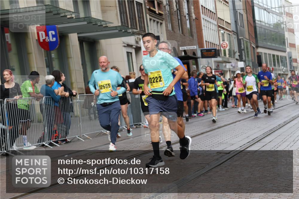 13.09.2026 - 21. swb-Marathon Bremen Strokosch-Dieckow http://msf.ph/oto/10317158 13.09.2026 10:57:34 Ziel 10078, 10460, 10543, 10559, 10565, 10707, 10728, 10826, 11136, 11153, 11332, 11532, 11568, 11824, 11856, 11863, 12222, 12228, 12231, 12264, 12427, 12551, 12555, 10166, 10177, 10226, 10300, 10394, 10517, 10518, 10687, 10969, 11106, 11245, 11365, 11480, 11498, 11609, 11734, 11965, 11966, 12037, 12111, 12222, 12263, 12372, 12382, 12383, 12400, 12411 meine-sportfotos.de