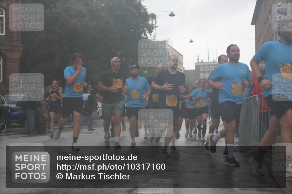 13.09.2026 - Kiel Lauf Markus Tischler http://msf.ph/oto/10317160 13.09.2026 10:47:42 Fleethörn 444444, 6972, 8237, 5179, 1019 meine-sportfotos.de