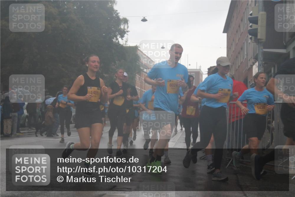 13.09.2026 - Kiel Lauf Markus Tischler http://msf.ph/oto/10317204 13.09.2026 10:47:46 Fleethörn 1401, 6024, 5849, 5438 meine-sportfotos.de