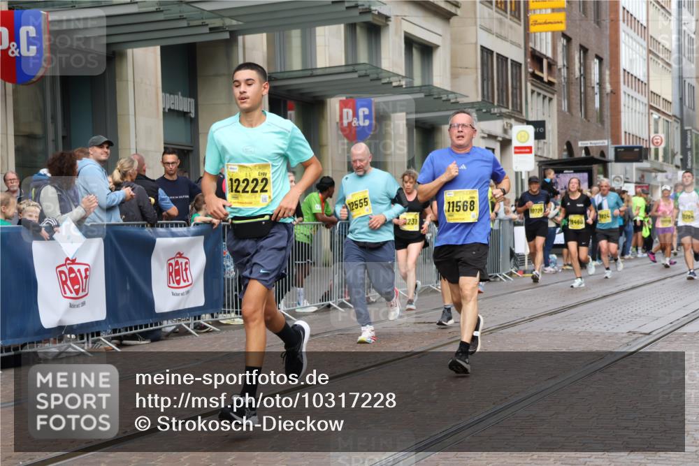 13.09.2026 - 21. swb-Marathon Bremen Strokosch-Dieckow http://msf.ph/oto/10317228 13.09.2026 10:57:35 Ziel 10078, 10460, 10543, 10559, 10565, 10604, 10707, 10728, 10826, 11136, 11153, 11332, 11532, 11568, 11824, 11856, 11863, 12228, 12231, 12264, 12427, 12551, 12555, 10177, 10226, 10300, 10394, 10517, 10518, 10687, 11106, 11245, 11365, 11480, 11498, 11609, 11734, 11965, 11966, 12037, 12111, 12222, 12263, 12372, 12382, 12383, 12400, 12411 meine-sportfotos.de