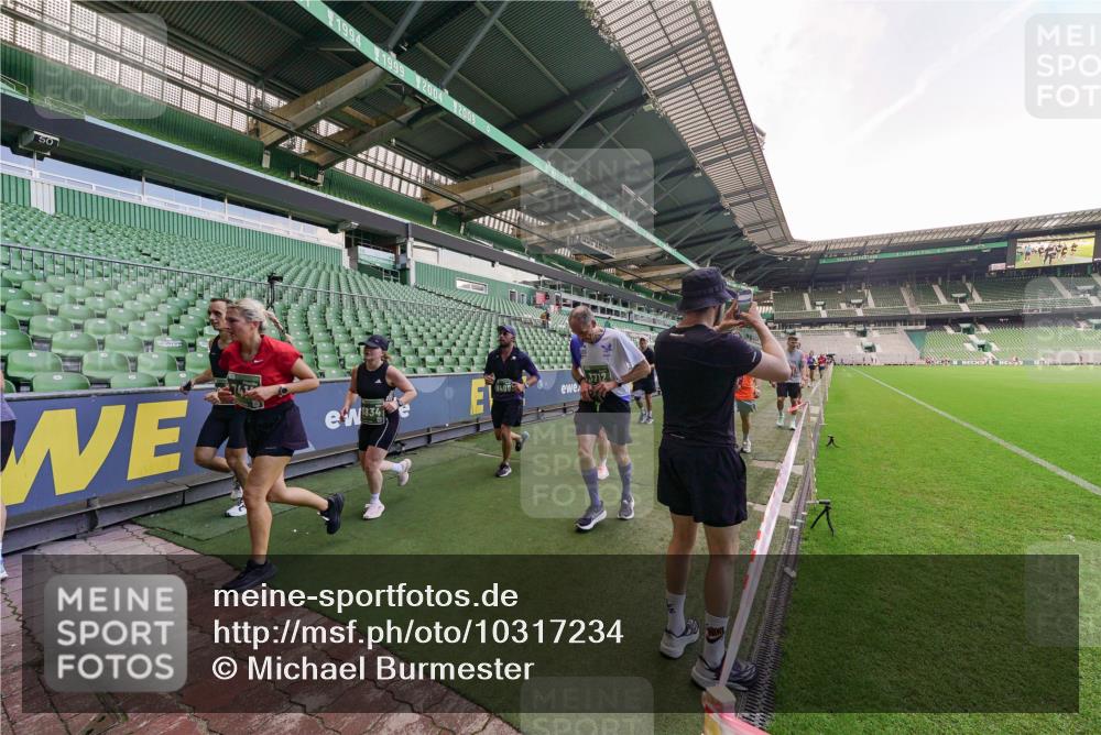 13.09.2026 - 21. swb-Marathon Bremen Michael Burmester http://msf.ph/oto/10317234 13.09.2026 13:14:33 Laufen im Stadion 266, 270, 278, 300, 414, 460, 576, 600, 631, 768, 950, 956, 1005, 1008, 1047, 1143, 1392, 1408, 1426, 1573, 1596, 1641, 1818, 1819, 1991, 2024, 2035, 2079, 2233, 2235, 2314, 2359, 2387, 2412, 2439, 2457, 2466, 2484, 2494, 2521, 2540, 2564, 2612, 2665, 2690, 2691, 2693, 2737, 2760, 2773, 2816, 2829, 2838, 2861, 2865, 2887, 2921, 2958, 2972, 2978, 3016, 3111, 3209, 3253, 3277, 3304, 3313, 3355, 3378, 3405, 3428, 3653, 3661, 3670, 3680, 3829, 4034, 4080, 4306, 703 meine-sportfotos.de