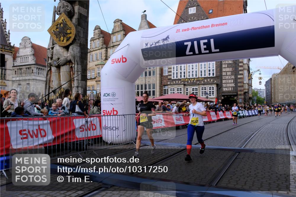 13.09.2026 - 21. swb-Marathon Bremen Tim E. http://msf.ph/oto/10317250 13.09.2026 10:57:18 Ziel 10157, 10408, 10610, 10772, 11000, 11079, 11236, 11328, 11484, 11946, 12032, 12284 meine-sportfotos.de