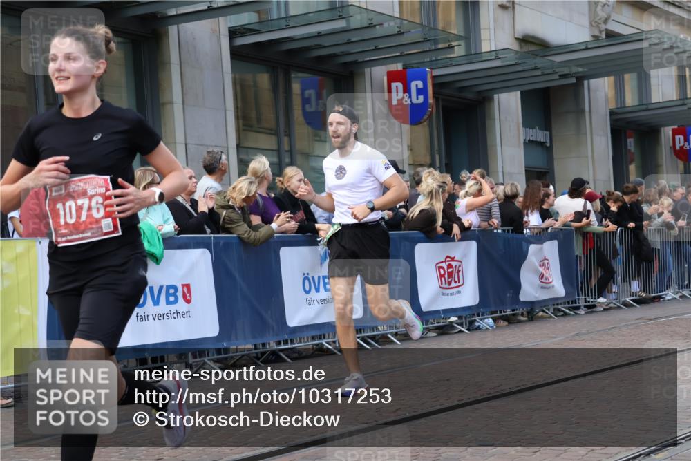 13.09.2026 - 21. swb-Marathon Bremen Strokosch-Dieckow http://msf.ph/oto/10317253 13.09.2026 13:16:41 Ziel 385, 472, 675, 1970, 2052, 2319, 2473, 2809, 3246, 3706, 3716, 3961, 4137, 4156, 5772, 6049, 6531, 6535, 6624, 6704, 6819, 6953, 7284, 7297, 7387, 8111, 8418, 8858, 675, 696, 734, 792, 816, 827, 985, 1076, 1162, 2474, 2604, 4135, 4485, 5255, 5554, 5772, 5963, 6367, 6535, 7053, 7603, 7801, 7875, 8171, 8288 meine-sportfotos.de