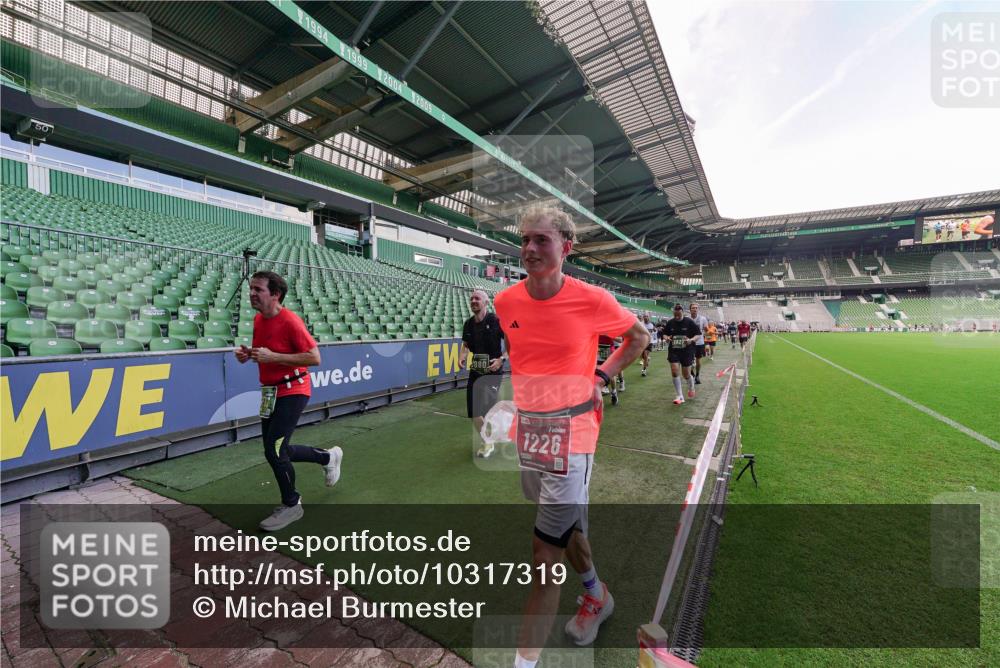 13.09.2026 - 21. swb-Marathon Bremen Michael Burmester http://msf.ph/oto/10317319 13.09.2026 13:14:43 Laufen im Stadion 263, 266, 270, 300, 414, 460, 600, 631, 768, 956, 1008, 1047, 1392, 1408, 1426, 1573, 1596, 1818, 1819, 2024, 2035, 2079, 2233, 2235, 2314, 2359, 2385, 2387, 2412, 2457, 2466, 2484, 2494, 2521, 2540, 2564, 2667, 2690, 2691, 2693, 2737, 2760, 2783, 2816, 2829, 2838, 2859, 2861, 2865, 2887, 2958, 2972, 2978, 3016, 3111, 3157, 3185, 3209, 3277, 3304, 3355, 3378, 3405, 3428, 3653, 3661, 3670, 3680, 3829, 4034, 4080, 4306, 703 meine-sportfotos.de