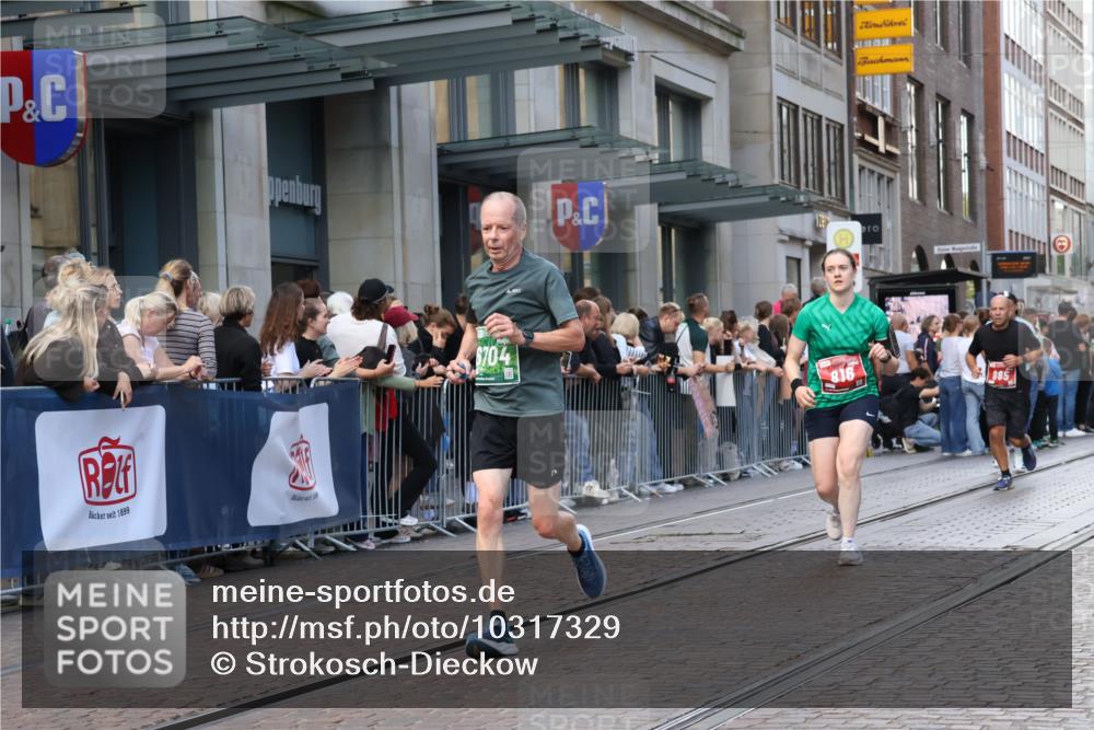 13.09.2026 - 21. swb-Marathon Bremen Strokosch-Dieckow http://msf.ph/oto/10317329 13.09.2026 13:16:42 Ziel 385, 472, 1970, 2052, 2319, 2473, 2809, 3246, 3706, 3716, 3961, 4137, 4156, 6049, 6531, 6624, 6704, 6819, 6953, 7284, 7297, 7387, 8111, 8418, 8858, 675, 696, 734, 816, 827, 985, 1076, 1162, 2473, 2474, 2604, 2809, 3716, 4135, 4485, 5255, 5772, 5963, 6367, 6535, 7053, 7603, 7801, 7875, 8171, 8288 meine-sportfotos.de