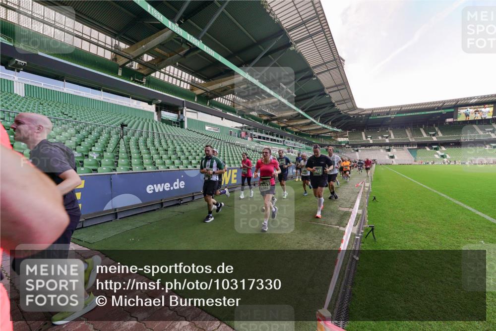 13.09.2026 - 21. swb-Marathon Bremen Michael Burmester http://msf.ph/oto/10317330 13.09.2026 13:14:44 Laufen im Stadion 263, 266, 270, 300, 414, 460, 600, 631, 768, 956, 1008, 1047, 1392, 1408, 1426, 1573, 1596, 1818, 1819, 2024, 2035, 2079, 2233, 2235, 2314, 2359, 2385, 2387, 2412, 2457, 2466, 2484, 2494, 2521, 2540, 2564, 2667, 2690, 2691, 2693, 2737, 2760, 2783, 2829, 2838, 2859, 2861, 2865, 2887, 2958, 2972, 2978, 3016, 3111, 3157, 3185, 3209, 3277, 3304, 3355, 3378, 3405, 3428, 3653, 3661, 3670, 3680, 3829, 4034, 4080, 4306, 703 meine-sportfotos.de