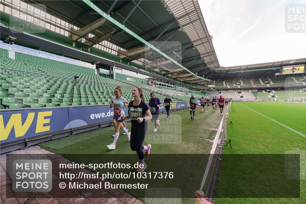 13.09.2026 - 21. swb-Marathon Bremen Michael Burmester http://msf.ph/oto/10317376 13.09.2026 13:14:50 Laufen im Stadion 263, 266, 270, 300, 414, 460, 600, 631, 768, 956, 1008, 1047, 1392, 1408, 1426, 1573, 1596, 1818, 1819, 2024, 2035, 2079, 2233, 2235, 2314, 2359, 2385, 2386, 2387, 2412, 2457, 2466, 2484, 2494, 2521, 2540, 2564, 2667, 2690, 2691, 2693, 2737, 2760, 2783, 2829, 2838, 2859, 2861, 2865, 2874, 2887, 2958, 2972, 2978, 3075, 3111, 3157, 3185, 3209, 3265, 3277, 3304, 3355, 3378, 3405, 3428, 3653, 3661, 3670, 3680, 3829, 4034, 4080, 4306, 703 meine-sportfotos.de