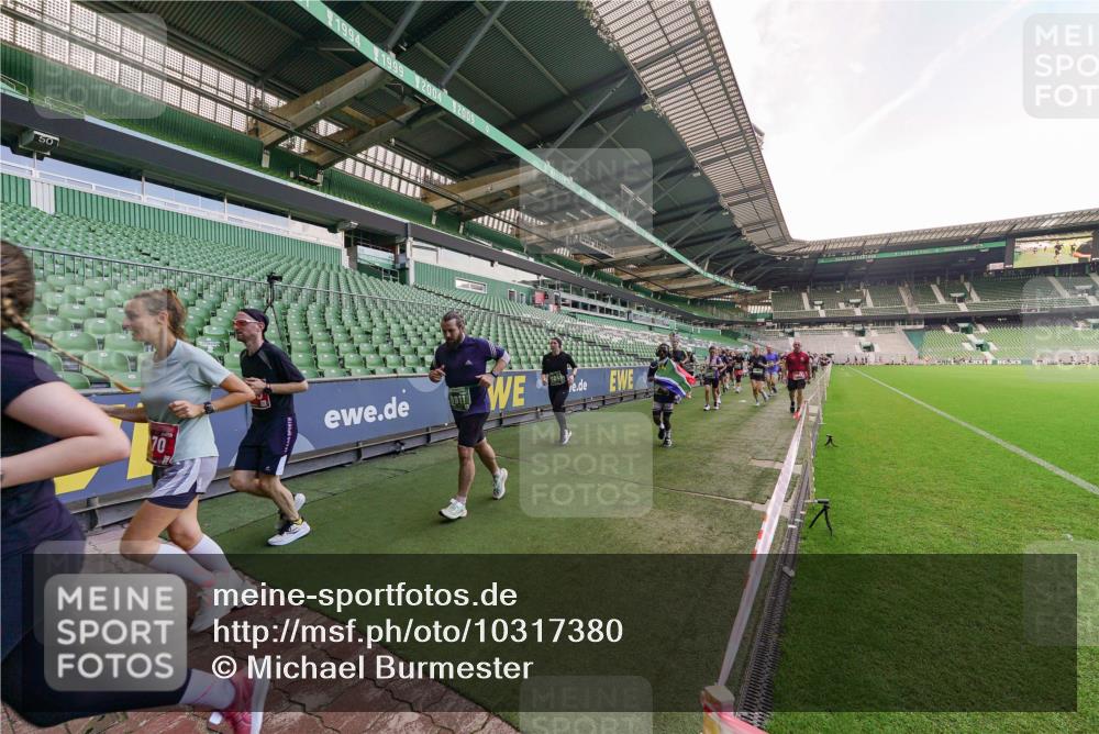 13.09.2026 - 21. swb-Marathon Bremen Michael Burmester http://msf.ph/oto/10317380 13.09.2026 13:14:51 Laufen im Stadion 263, 266, 300, 414, 460, 600, 631, 768, 956, 1008, 1047, 1392, 1408, 1426, 1573, 1596, 1818, 1819, 2024, 2035, 2079, 2233, 2235, 2314, 2359, 2385, 2386, 2387, 2412, 2457, 2466, 2484, 2494, 2521, 2540, 2564, 2667, 2690, 2691, 2693, 2737, 2760, 2783, 2829, 2838, 2859, 2861, 2865, 2874, 2887, 2958, 2972, 2978, 3075, 3111, 3157, 3165, 3185, 3209, 3265, 3277, 3304, 3355, 3378, 3405, 3428, 3653, 3661, 3670, 3680, 3829, 4034, 4080, 4306, 703 meine-sportfotos.de