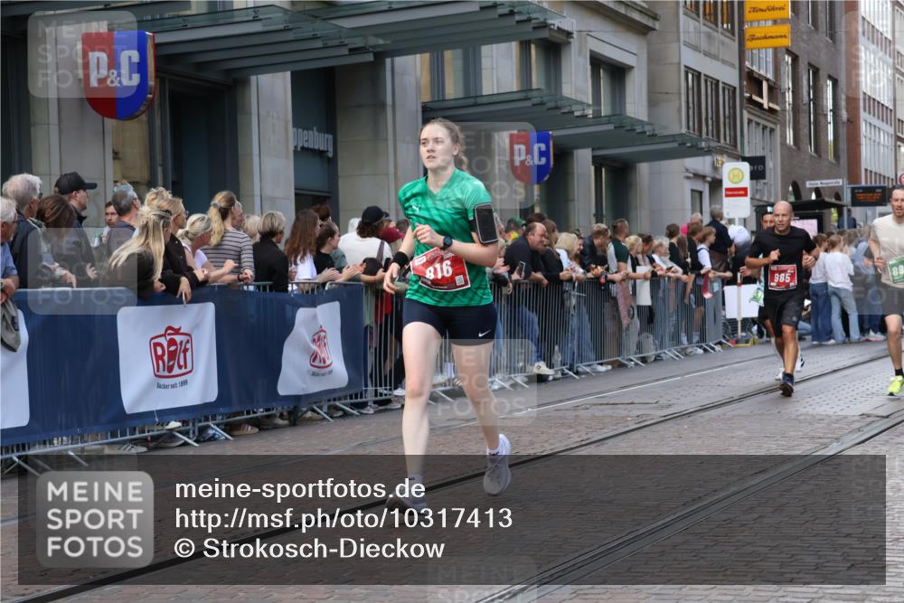13.09.2026 - 21. swb-Marathon Bremen Strokosch-Dieckow http://msf.ph/oto/10317413 13.09.2026 13:16:44 Ziel 385, 1970, 2052, 2319, 3246, 3706, 3961, 4137, 4156, 6049, 6624, 6704, 6759, 6819, 6953, 7284, 7297, 7387, 8111, 8418, 8858, 472, 675, 696, 734, 816, 827, 985, 1076, 1162, 2473, 2474, 2604, 2809, 3716, 4135, 4485, 5255, 5772, 6367, 6531, 6535, 7053, 7603, 7801, 7875, 8171, 8288 meine-sportfotos.de