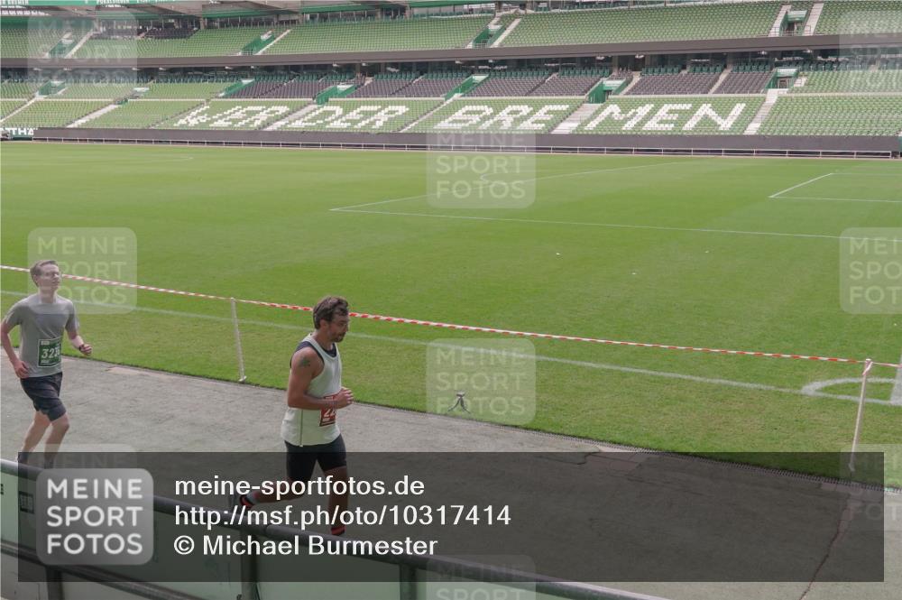 13.09.2026 - 21. swb-Marathon Bremen Michael Burmester http://msf.ph/oto/10317414 13.09.2026 12:52:41 Laufen im Stadion 102, 107, 145, 235, 376, 541, 683, 734, 755, 792, 863, 982, 985, 987, 1033, 1043, 1056, 1125, 1146, 1162, 1232, 1252, 1297, 1433, 1445, 1455, 1492, 1528, 1542, 1646, 1664, 1704, 1955, 2007, 2008, 2043, 2203, 2350, 2362, 2401, 2422, 2447, 2454, 2480, 2498, 2759, 2767, 2820, 2847, 2858, 2997, 3085, 3149, 3236, 3336, 3362, 3440, 3448, 3566, 3703, 3830, 3899, 3988, 4165, 4283, 4429, 4475, 4571, 4573, 4582, 4605, 4727, 4781, 4782, 4895, 5079, 5152, 5168, 5379 meine-sportfotos.de