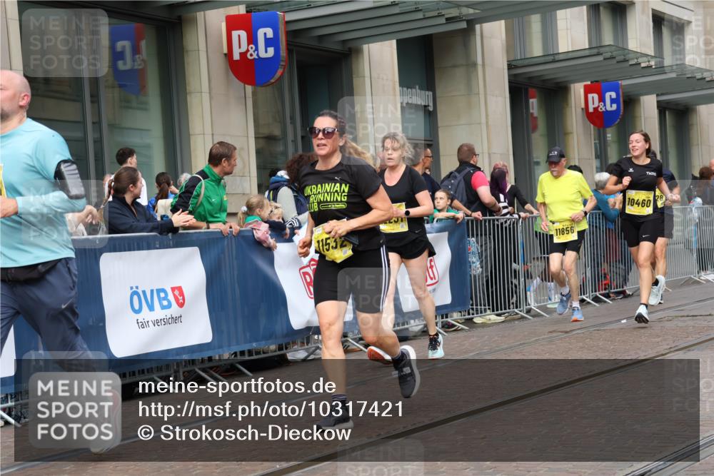 13.09.2026 - 21. swb-Marathon Bremen Strokosch-Dieckow http://msf.ph/oto/10317421 13.09.2026 10:57:38 Ziel 10078, 10460, 10543, 10559, 10565, 10604, 10707, 10728, 10826, 10903, 10931, 10932, 11136, 11153, 11332, 11532, 11568, 11824, 11856, 11863, 12228, 12231, 12427, 12441, 12551, 12555, 10177, 10226, 10300, 10394, 10517, 10518, 11106, 11245, 11365, 11480, 11498, 11609, 11734, 11965, 11966, 12037, 12111, 12222, 12264, 12372, 12400, 12411 meine-sportfotos.de