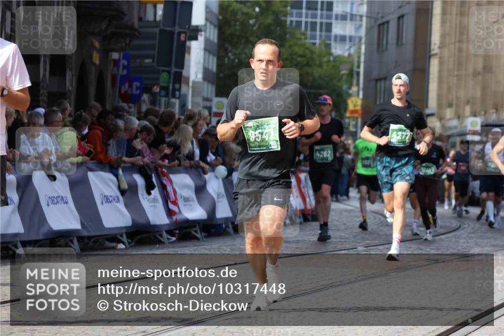 13.09.2026 - 21. swb-Marathon Bremen Strokosch-Dieckow http://msf.ph/oto/10317448 13.09.2026 13:24:38 Ziel 776, 909, 1199, 1250, 2295, 2491, 4000, 4559, 5012, 5208, 5481, 5668, 5669, 5928, 5929, 6105, 7059, 7069, 7081, 7156, 8082, 8415, 8784, 9087, 9573, 9916, 282, 1516, 2280, 2761, 3015, 4198, 4262, 4277, 5328, 5664, 6360, 6626, 6807, 7854, 8853, 9541, 10103 meine-sportfotos.de