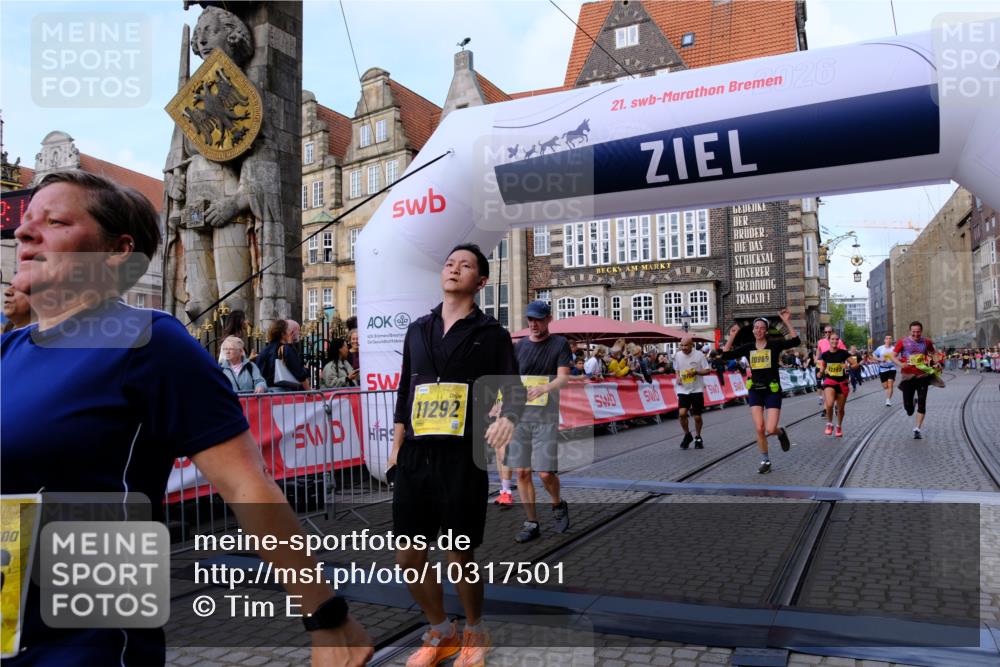 13.09.2026 - 21. swb-Marathon Bremen Tim E. http://msf.ph/oto/10317501 13.09.2026 10:57:29 Ziel 10157, 10166, 10578, 10687, 10700, 10772, 10969, 11236, 11292, 11484, 11667, 12032, 12263, 12382, 12383, 12400, 12411 meine-sportfotos.de