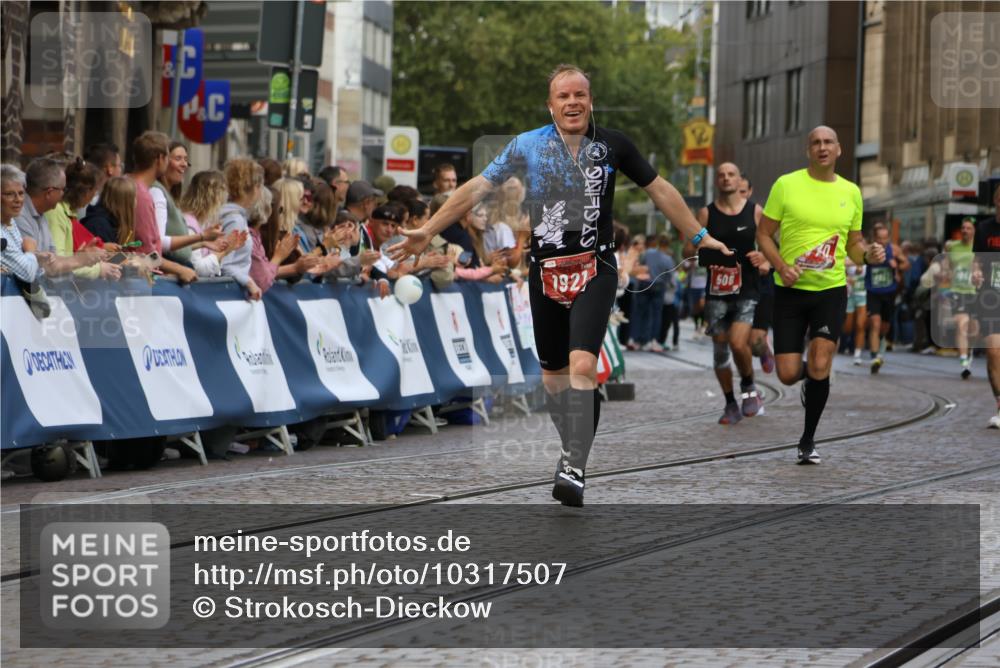 13.09.2026 - 21. swb-Marathon Bremen Strokosch-Dieckow http://msf.ph/oto/10317507 13.09.2026 13:06:52 Ziel 508, 788, 1770, 1921, 2832, 3910, 4777, 6951, 7590, 8621, 13148, 749, 1540, 3794, 3973, 8888, 9708 meine-sportfotos.de
