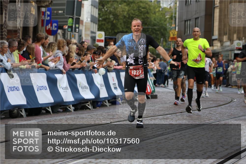 13.09.2026 - 21. swb-Marathon Bremen Strokosch-Dieckow http://msf.ph/oto/10317560 13.09.2026 13:06:53 Ziel 508, 788, 1770, 1921, 2832, 3910, 4777, 5238, 6951, 7590, 8621, 13148, 749, 1540, 3794, 3973, 9708 meine-sportfotos.de