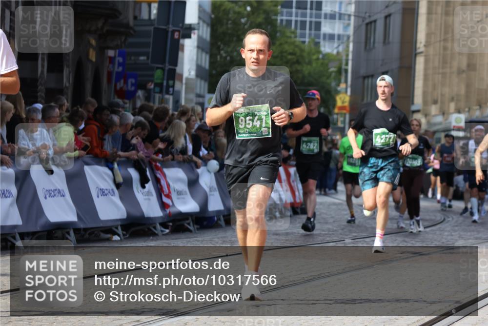 13.09.2026 - 21. swb-Marathon Bremen Strokosch-Dieckow http://msf.ph/oto/10317566 13.09.2026 13:24:38 Ziel 776, 909, 1199, 1250, 2295, 2491, 4000, 4559, 5012, 5208, 5481, 5668, 5669, 5928, 5929, 6105, 7059, 7069, 7081, 7156, 8082, 8415, 8784, 9087, 9573, 9916, 282, 1516, 2280, 2761, 3015, 4198, 4262, 4277, 5328, 5664, 6360, 6626, 6807, 7854, 8853, 9541, 10103 meine-sportfotos.de