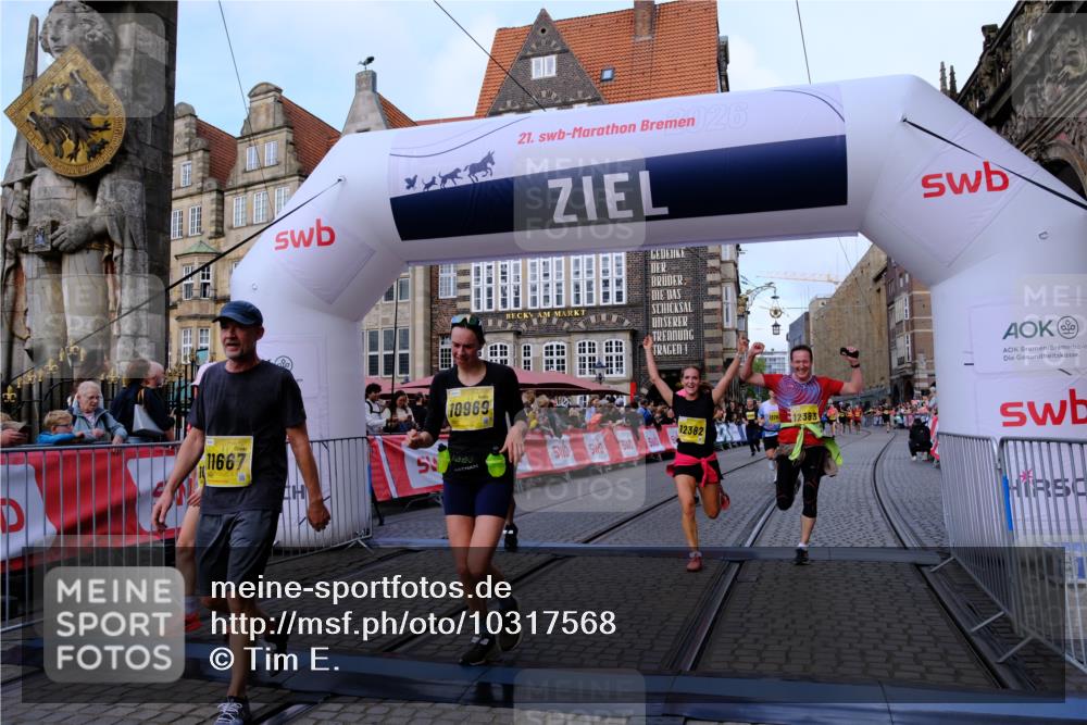 13.09.2026 - 21. swb-Marathon Bremen Tim E. http://msf.ph/oto/10317568 13.09.2026 10:57:30 Ziel 10157, 10166, 10578, 10687, 10700, 10772, 10969, 11236, 11292, 11484, 11667, 12032, 12263, 12382, 12383, 12400, 12411 meine-sportfotos.de