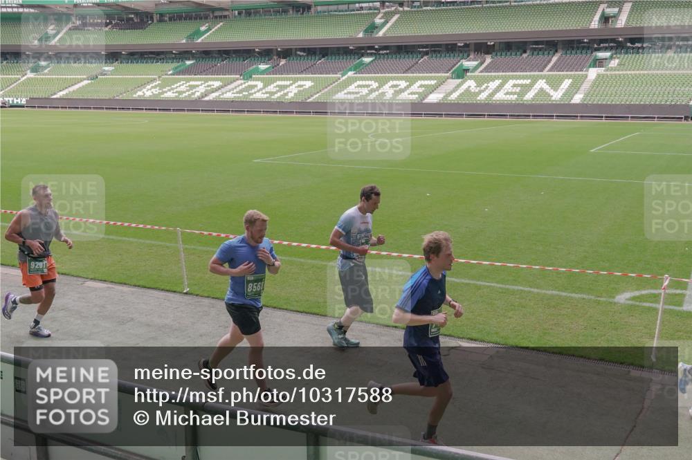 13.09.2026 - 21. swb-Marathon Bremen Michael Burmester http://msf.ph/oto/10317588 13.09.2026 12:52:54 Laufen im Stadion 102, 107, 145, 235, 313, 376, 541, 560, 615, 616, 683, 696, 734, 740, 755, 792, 863, 982, 985, 987, 1033, 1043, 1056, 1207, 1232, 1252, 1297, 1433, 1445, 1492, 1528, 1542, 1646, 1664, 1704, 1707, 1814, 1955, 2007, 2008, 2043, 2203, 2280, 2350, 2362, 2401, 2422, 2447, 2454, 2480, 2498, 2759, 2767, 2820, 2847, 2858, 2997, 3085, 3149, 3236, 3336, 3362, 3448, 3566, 3830, 3899, 3988, 4165, 4283, 4429, 4475, 4571, 4573, 4605, 4895, 5079, 5152, 5168, 5379 meine-sportfotos.de