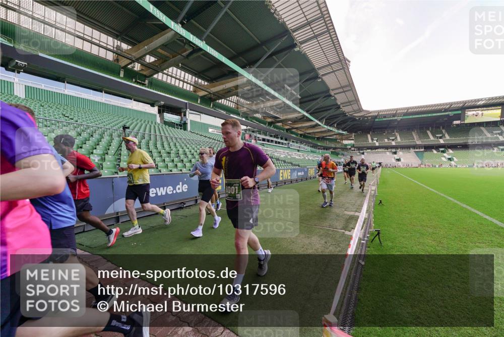 13.09.2026 - 21. swb-Marathon Bremen Michael Burmester http://msf.ph/oto/10317596 13.09.2026 13:15:09 Laufen im Stadion 143, 263, 266, 300, 414, 460, 598, 631, 653, 768, 956, 1008, 1047, 1392, 1408, 1573, 1818, 1819, 1874, 2013, 2024, 2035, 2218, 2233, 2235, 2314, 2359, 2385, 2386, 2387, 2412, 2457, 2466, 2468, 2484, 2494, 2521, 2540, 2564, 2667, 2690, 2691, 2693, 2737, 2760, 2783, 2829, 2838, 2859, 2861, 2865, 2874, 2887, 2958, 2978, 3001, 3075, 3111, 3157, 3165, 3185, 3209, 3237, 3265, 3304, 3355, 3378, 3382, 3405, 3428, 3486, 3512, 3653, 3661, 3670, 3680, 3829, 4034, 4080, 4306, 703 meine-sportfotos.de