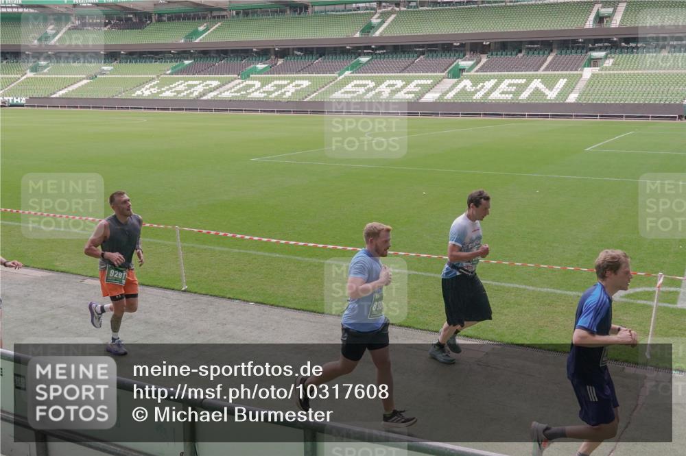 13.09.2026 - 21. swb-Marathon Bremen Michael Burmester http://msf.ph/oto/10317608 13.09.2026 12:52:55 Laufen im Stadion 102, 107, 145, 235, 313, 376, 541, 560, 615, 616, 683, 696, 734, 740, 755, 792, 863, 982, 985, 987, 1033, 1043, 1056, 1207, 1232, 1252, 1297, 1433, 1445, 1492, 1528, 1542, 1646, 1664, 1704, 1707, 1814, 1955, 2007, 2008, 2043, 2203, 2280, 2350, 2362, 2401, 2422, 2447, 2454, 2480, 2498, 2759, 2767, 2820, 2847, 2858, 2997, 3085, 3149, 3236, 3336, 3362, 3448, 3566, 3830, 3899, 3988, 4165, 4283, 4429, 4475, 4571, 4573, 4605, 4895, 5079, 5152, 5168, 5379 meine-sportfotos.de