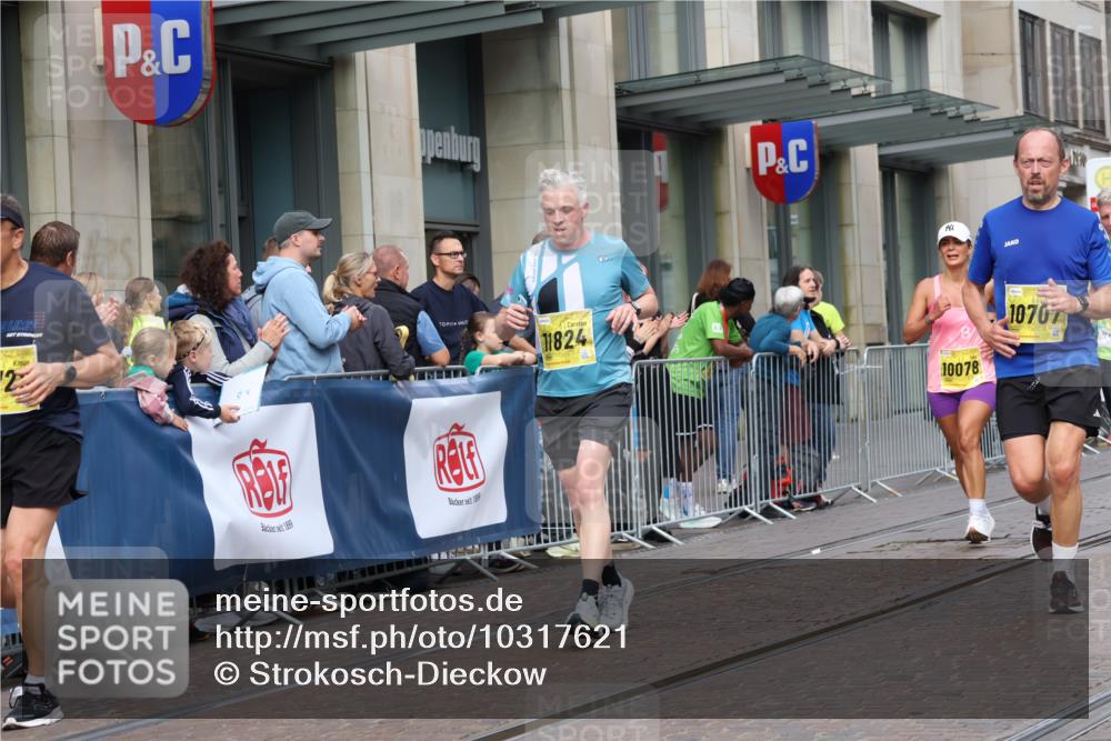 13.09.2026 - 21. swb-Marathon Bremen Strokosch-Dieckow http://msf.ph/oto/10317621 13.09.2026 10:57:42 Ziel 10078, 10494, 10543, 10559, 10565, 10604, 10673, 10707, 10728, 10826, 10828, 10903, 10914, 10931, 10932, 11136, 11295, 11332, 11752, 11824, 11856, 11863, 11884, 12228, 12231, 12427, 12441, 12482, 12551, 12555, 10177, 10226, 10300, 10394, 10460, 10517, 10518, 11106, 11153, 11245, 11365, 11480, 11498, 11532, 11568, 11609, 11734, 11965, 11966, 12037, 12111, 12222, 12228, 12264, 12372 meine-sportfotos.de