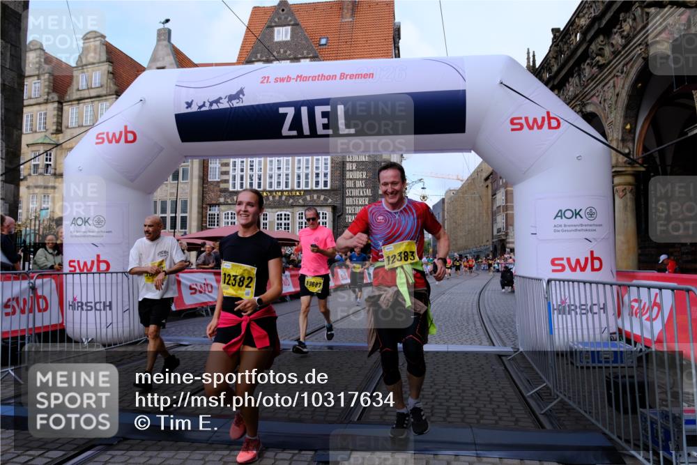13.09.2026 - 21. swb-Marathon Bremen Tim E. http://msf.ph/oto/10317634 13.09.2026 10:57:31 Ziel 10166, 10517, 10518, 10578, 10687, 10700, 10772, 10969, 11236, 11292, 11484, 11609, 11667, 12263, 12382, 12383, 12400, 12411 meine-sportfotos.de