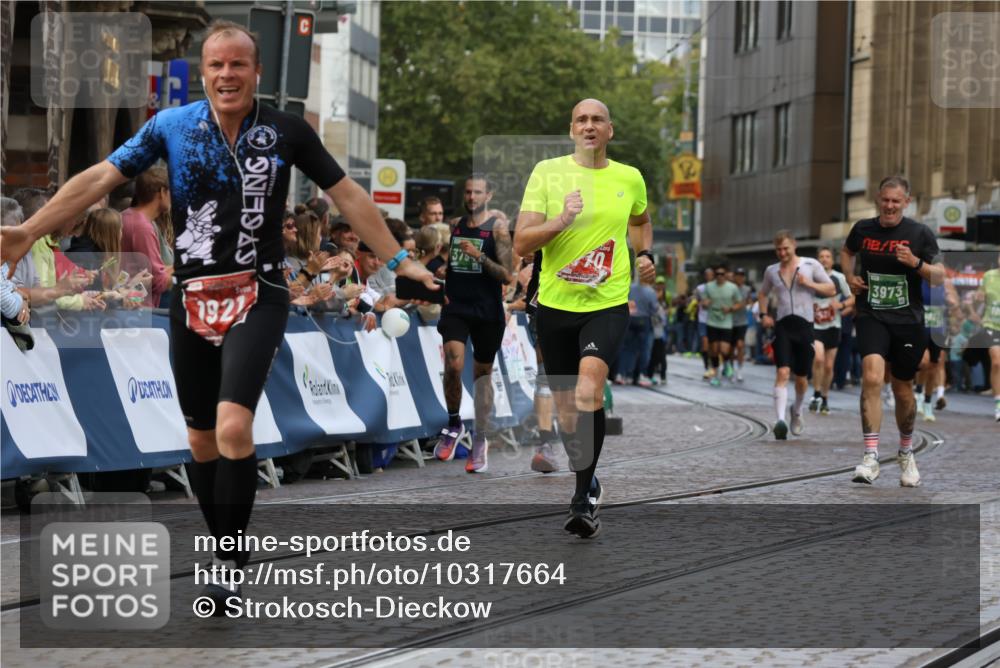 13.09.2026 - 21. swb-Marathon Bremen Strokosch-Dieckow http://msf.ph/oto/10317664 13.09.2026 13:06:54 Ziel 508, 788, 1009, 1770, 1921, 2832, 3910, 4777, 5238, 6951, 7590, 8621, 13148, 749, 1540, 3794, 3973, 6053, 9708 meine-sportfotos.de