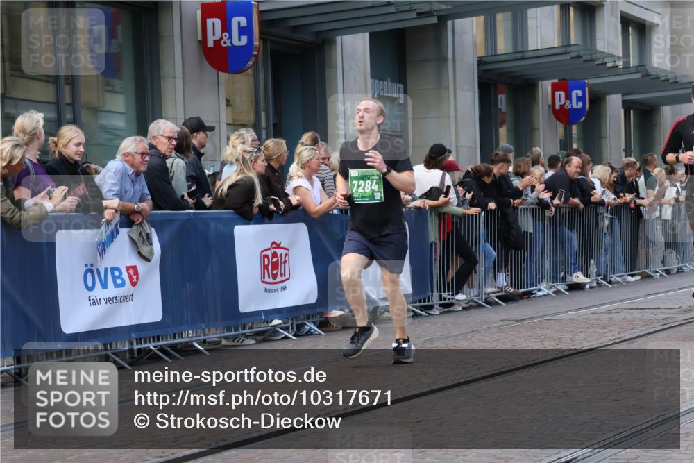 13.09.2026 - 21. swb-Marathon Bremen Strokosch-Dieckow http://msf.ph/oto/10317671 13.09.2026 13:16:50 Ziel 385, 1970, 2052, 2319, 3246, 3706, 4156, 4805, 6095, 6624, 6704, 6734, 6759, 6819, 6953, 7284, 8111, 8418, 8858, 385, 472, 675, 696, 734, 816, 827, 985, 1076, 1970, 2473, 2474, 2809, 3716, 3961, 4135, 4137, 4485, 5255, 5772, 6049, 6367, 6531, 6535, 6819, 7297, 7387, 7875, 8171, 8288 meine-sportfotos.de