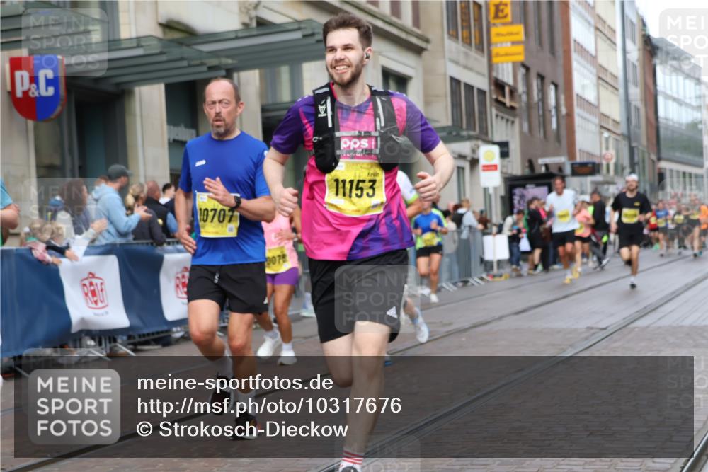 13.09.2026 - 21. swb-Marathon Bremen Strokosch-Dieckow http://msf.ph/oto/10317676 13.09.2026 10:57:44 Ziel 10078, 10494, 10543, 10559, 10565, 10604, 10673, 10707, 10728, 10798, 10826, 10828, 10903, 10914, 10931, 10932, 11136, 11295, 11332, 11388, 11752, 11824, 11856, 11863, 11884, 12231, 12386, 12387, 12427, 12441, 12482, 12551, 12555, 10177, 10226, 10300, 10394, 10460, 11106, 11153, 11245, 11365, 11480, 11498, 11532, 11568, 11734, 11965, 11966, 12037, 12111, 12222, 12228, 12264, 12372 meine-sportfotos.de