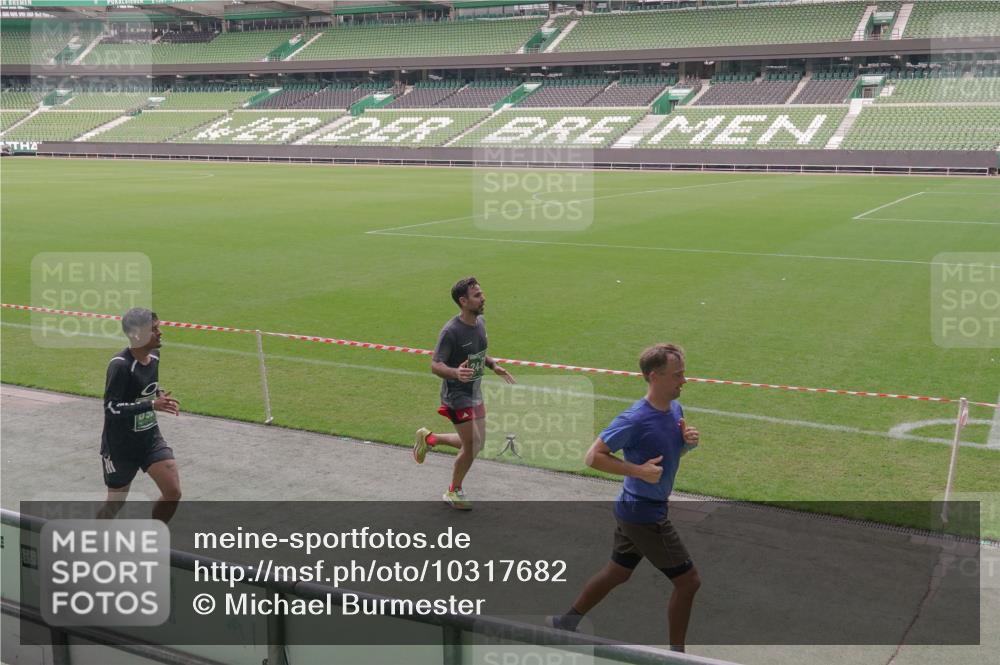 13.09.2026 - 21. swb-Marathon Bremen Michael Burmester http://msf.ph/oto/10317682 13.09.2026 12:52:57 Laufen im Stadion 102, 107, 145, 235, 313, 376, 541, 560, 615, 616, 683, 696, 734, 740, 755, 792, 863, 982, 985, 987, 1033, 1043, 1056, 1207, 1232, 1252, 1297, 1433, 1445, 1492, 1528, 1542, 1646, 1664, 1704, 1707, 1814, 1955, 2007, 2008, 2043, 2203, 2280, 2350, 2362, 2401, 2422, 2447, 2454, 2480, 2498, 2759, 2767, 2820, 2847, 2858, 2997, 3085, 3149, 3236, 3336, 3362, 3448, 3566, 3830, 3899, 3988, 4165, 4283, 4429, 4475, 4571, 4573, 4605, 5079, 5152, 5168, 5379 meine-sportfotos.de