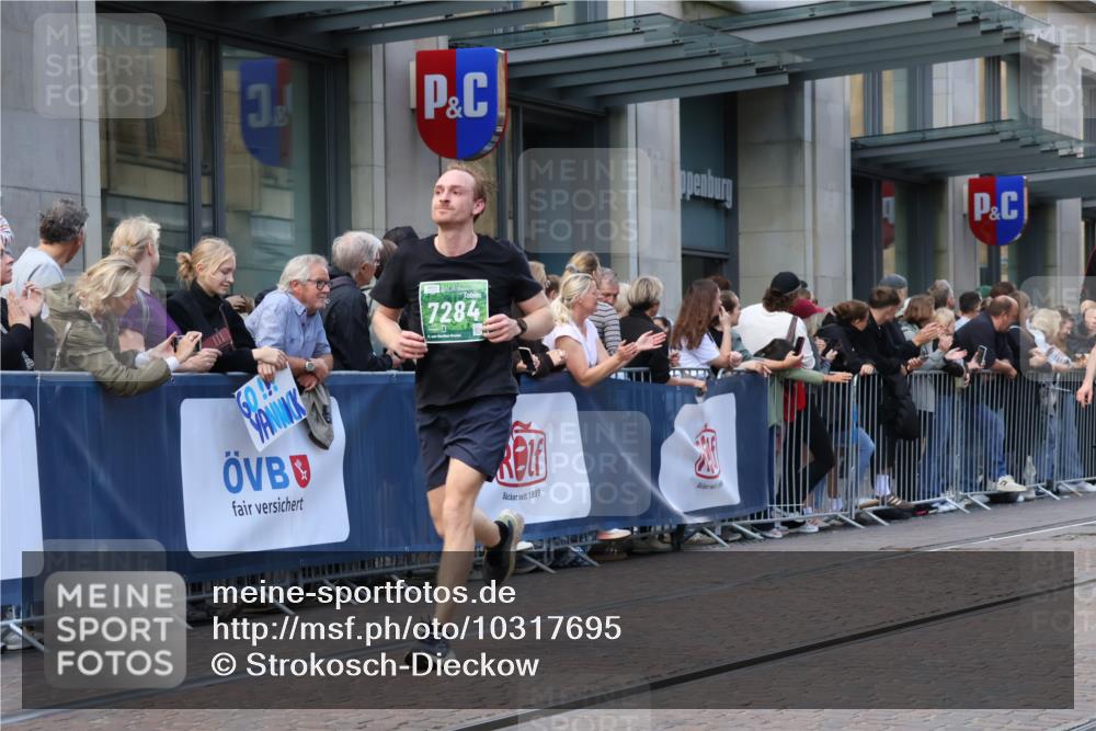 13.09.2026 - 21. swb-Marathon Bremen Strokosch-Dieckow http://msf.ph/oto/10317695 13.09.2026 13:16:50 Ziel 385, 1970, 2052, 2319, 3246, 3706, 4156, 4805, 6095, 6624, 6704, 6734, 6759, 6819, 6953, 7284, 8111, 8418, 8858, 385, 472, 675, 696, 734, 816, 827, 985, 1076, 1970, 2473, 2474, 2809, 3716, 3961, 4135, 4137, 4485, 5255, 5772, 6049, 6367, 6531, 6535, 6819, 7297, 7387, 7875, 8171, 8288 meine-sportfotos.de