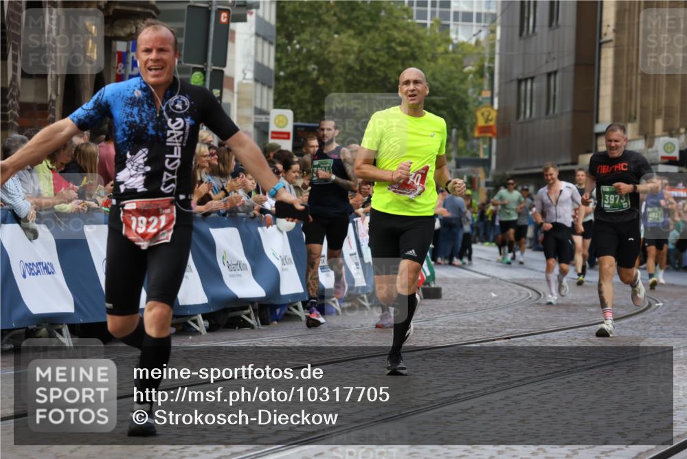 13.09.2026 - 21. swb-Marathon Bremen Strokosch-Dieckow http://msf.ph/oto/10317705 13.09.2026 13:06:54 Ziel 508, 788, 1009, 1770, 1921, 2832, 3910, 4777, 5238, 6951, 7590, 8621, 13148, 749, 1540, 3794, 3973, 6053, 9708 meine-sportfotos.de