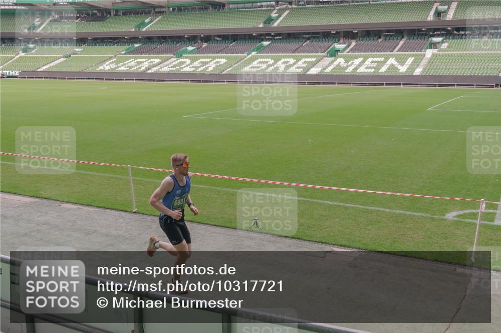 13.09.2026 - 21. swb-Marathon Bremen Michael Burmester http://msf.ph/oto/10317721 13.09.2026 12:53:03 Laufen im Stadion 102, 107, 145, 235, 313, 376, 541, 560, 615, 616, 675, 683, 696, 734, 740, 755, 792, 863, 982, 985, 987, 1033, 1043, 1056, 1207, 1232, 1252, 1297, 1433, 1445, 1492, 1528, 1542, 1646, 1664, 1704, 1707, 1814, 1955, 2007, 2008, 2043, 2055, 2203, 2280, 2350, 2362, 2401, 2422, 2454, 2480, 2498, 2767, 2820, 2847, 2858, 2997, 3085, 3149, 3236, 3336, 3362, 3448, 3566, 3830, 3899, 3988, 4165, 4283, 4429, 4475, 4573, 4605, 5152, 5379 meine-sportfotos.de