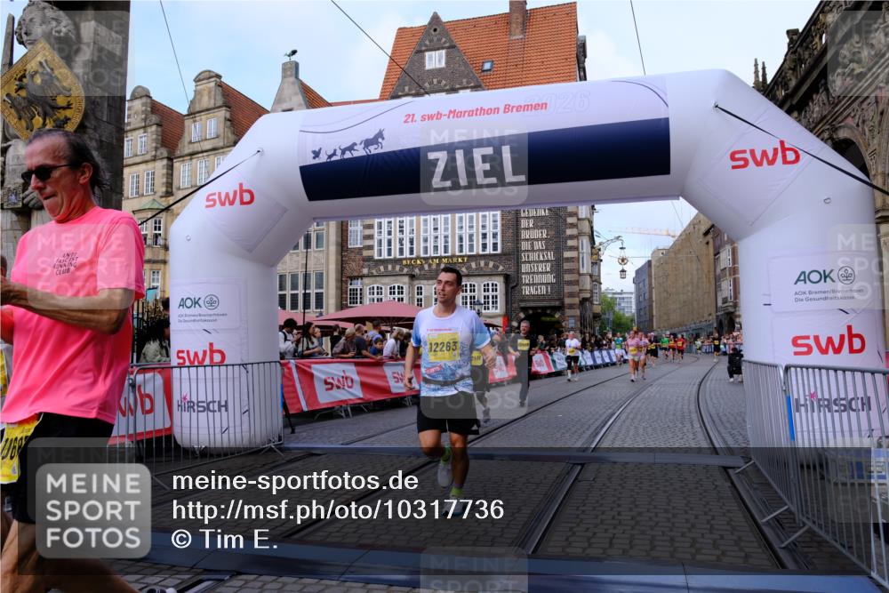 13.09.2026 - 21. swb-Marathon Bremen Tim E. http://msf.ph/oto/10317736 13.09.2026 10:57:33 Ziel 10166, 10226, 10517, 10518, 10578, 10687, 10700, 10772, 10969, 11236, 11292, 11484, 11609, 11667, 12263, 12382, 12383, 12400, 12411 meine-sportfotos.de