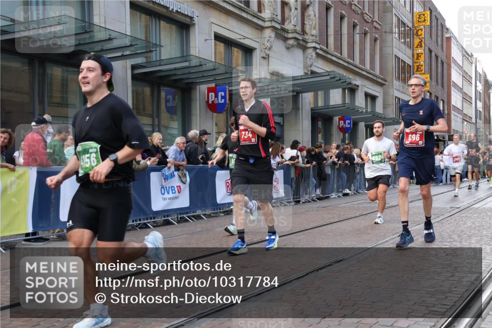 13.09.2026 - 21. swb-Marathon Bremen Strokosch-Dieckow http://msf.ph/oto/10317784 13.09.2026 13:16:52 Ziel 842, 2052, 3246, 3706, 4156, 4805, 6095, 6624, 6704, 6734, 6759, 6953, 7284, 8111, 8418, 8858, 385, 472, 675, 696, 734, 816, 827, 985, 1970, 2319, 2473, 2474, 2809, 3716, 3961, 4135, 4137, 4485, 5255, 5772, 6049, 6367, 6531, 6535, 6819, 7297, 7387, 7875 meine-sportfotos.de