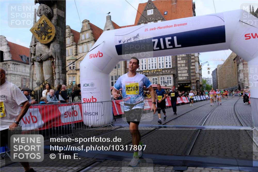13.09.2026 - 21. swb-Marathon Bremen Tim E. http://msf.ph/oto/10317807 13.09.2026 10:57:34 Ziel 10166, 10226, 10300, 10517, 10518, 10578, 10687, 10700, 10772, 10969, 11236, 11292, 11484, 11498, 11609, 11667, 12263, 12382, 12383, 12400, 12411 meine-sportfotos.de
