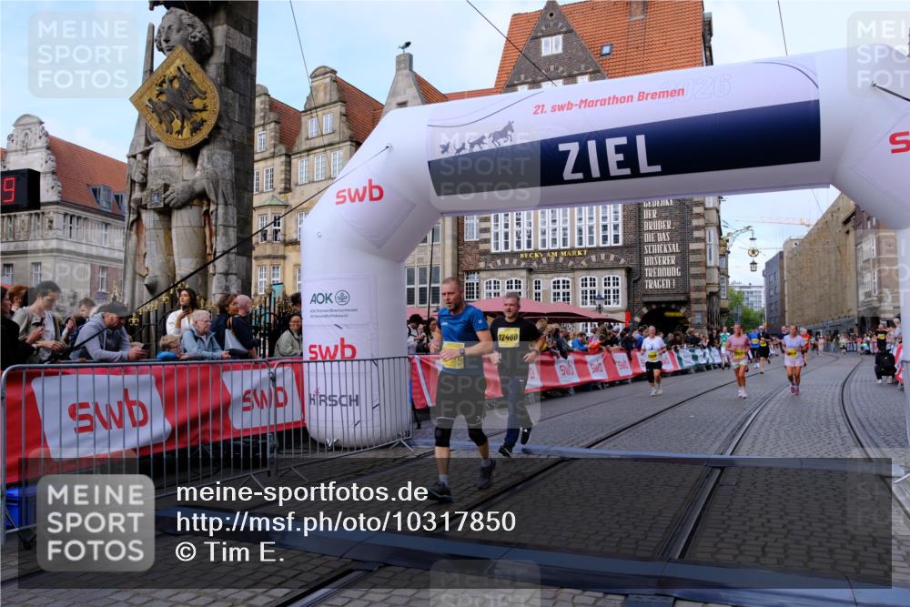 13.09.2026 - 21. swb-Marathon Bremen Tim E. http://msf.ph/oto/10317850 13.09.2026 10:57:35 Ziel 10166, 10226, 10300, 10394, 10517, 10518, 10578, 10687, 10700, 10969, 11236, 11292, 11484, 11498, 11609, 11667, 12037, 12263, 12382, 12383, 12400, 12411 meine-sportfotos.de