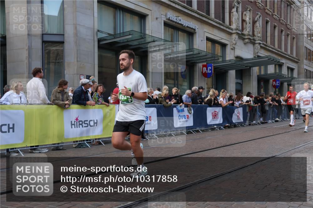 13.09.2026 - 21. swb-Marathon Bremen Strokosch-Dieckow http://msf.ph/oto/10317858 13.09.2026 13:16:54 Ziel 842, 2052, 3148, 3246, 4156, 4805, 6095, 6624, 6704, 6734, 6759, 6953, 7284, 8111, 8418, 8858, 385, 472, 675, 696, 734, 816, 827, 985, 1970, 2319, 2473, 2474, 2809, 3706, 3716, 3961, 4135, 4137, 4485, 5255, 5772, 6049, 6367, 6531, 6535, 6819, 7297, 7387, 7875 meine-sportfotos.de