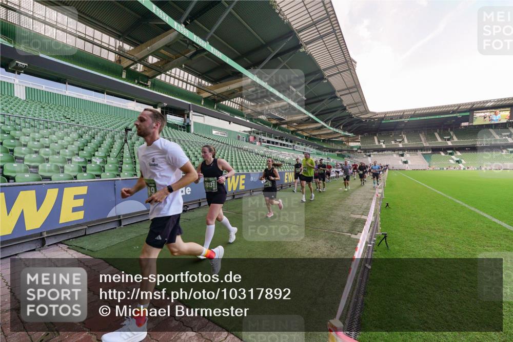 13.09.2026 - 21. swb-Marathon Bremen Michael Burmester http://msf.ph/oto/10317892 13.09.2026 13:15:40 Laufen im Stadion 143, 231, 263, 266, 300, 414, 598, 612, 653, 768, 956, 1008, 1047, 1185, 1312, 1465, 1818, 1819, 1874, 2013, 2218, 2235, 2314, 2351, 2359, 2385, 2386, 2466, 2468, 2484, 2494, 2579, 2664, 2667, 2678, 2690, 2691, 2698, 2737, 2760, 2778, 2783, 2799, 2829, 2838, 2846, 2859, 2861, 2865, 2874, 2887, 2958, 2974, 2978, 3001, 3075, 3133, 3157, 3165, 3185, 3237, 3265, 3331, 3355, 3382, 3387, 3486, 3512, 3670, 3680, 3829, 4034, 4080, 4306, 703 meine-sportfotos.de