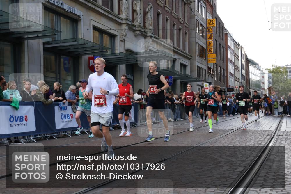 13.09.2026 - 21. swb-Marathon Bremen Strokosch-Dieckow http://msf.ph/oto/10317926 13.09.2026 13:16:57 Ziel 842, 2052, 3148, 3246, 4156, 4805, 6095, 6624, 6734, 6759, 6803, 6953, 7284, 8111, 8418, 8532, 8714, 8858, 385, 472, 675, 696, 734, 827, 985, 1970, 2319, 2473, 2474, 2809, 3706, 3716, 3961, 4135, 4137, 4485, 5255, 5772, 6049, 6531, 6535, 6704, 6819, 7297, 7387, 7875 meine-sportfotos.de