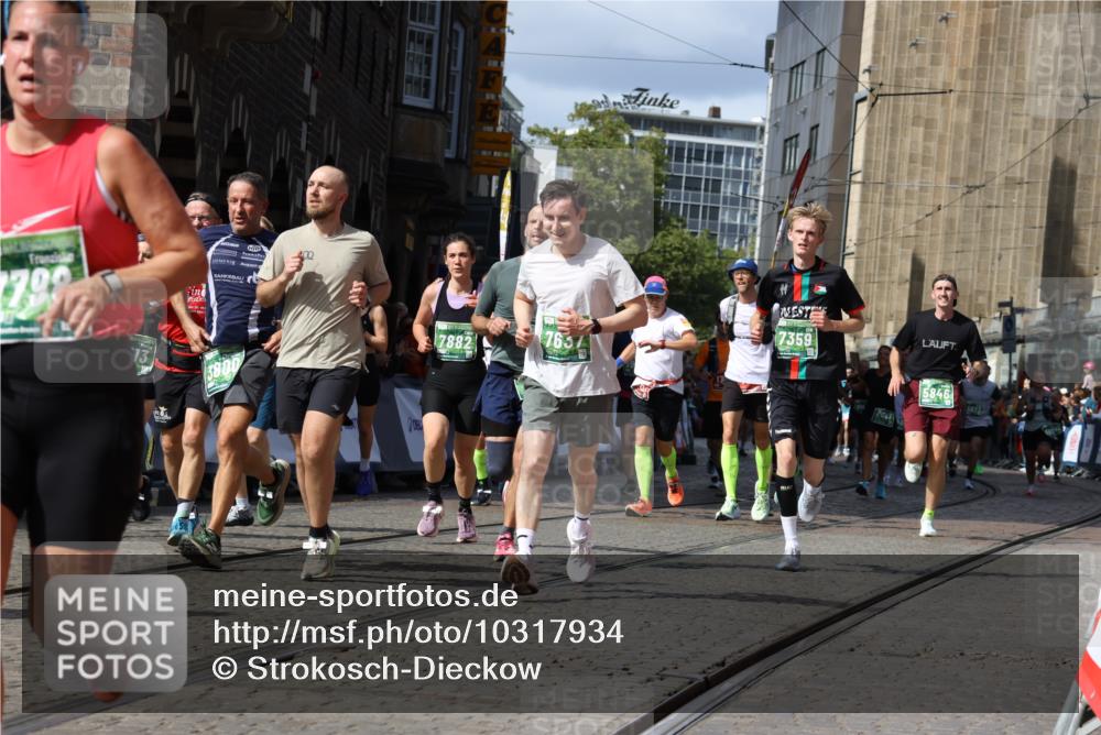 13.09.2026 - 21. swb-Marathon Bremen Strokosch-Dieckow http://msf.ph/oto/10317934 13.09.2026 13:31:03 Ziel 625, 800, 834, 1533, 1771, 1841, 1926, 1941, 2369, 2452, 2723, 2985, 4206, 4251, 4332, 4342, 4425, 4757, 4920, 5551, 5600, 5681, 5802, 5822, 5900, 6134, 6343, 6347, 6523, 6988, 7012, 7253, 7567, 7645, 9290, 9653, 9692, 9695, 9699, 9767, 9825, 13090, 217, 1398, 2244, 2513, 2802, 3396, 3762, 3800, 4477, 4647, 5673, 5720, 5846, 6419, 6619, 6732, 7296, 7359, 7637, 7812, 7882, 8035, 8097, 8342, 8382, 8726, 9147, 9274, 9337, 9822, 9969, 9977 meine-sportfotos.de