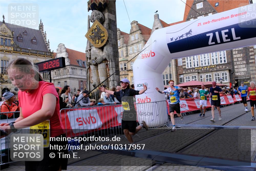 13.09.2026 - 21. swb-Marathon Bremen Tim E. http://msf.ph/oto/10317957 13.09.2026 10:57:42 Ziel 10166, 10177, 10226, 10300, 10394, 10517, 10518, 10687, 10969, 11106, 11365, 11480, 11498, 11609, 11734, 11965, 11966, 12037, 12111, 12263, 12372, 12382, 12383, 12400, 12411 meine-sportfotos.de