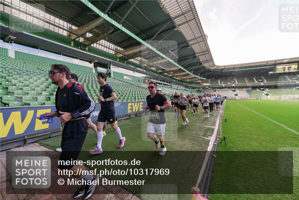 13.09.2026 - 21. swb-Marathon Bremen Michael Burmester http://msf.ph/oto/10317969 13.09.2026 13:15:48 Laufen im Stadion 143, 153, 231, 263, 266, 300, 414, 598, 612, 653, 1008, 1047, 1185, 1312, 1465, 1539, 1818, 1819, 1874, 2013, 2218, 2235, 2314, 2351, 2359, 2363, 2385, 2386, 2466, 2468, 2484, 2494, 2579, 2664, 2667, 2678, 2690, 2691, 2698, 2737, 2760, 2778, 2783, 2799, 2838, 2846, 2859, 2861, 2865, 2874, 2958, 2974, 2978, 3001, 3075, 3133, 3157, 3165, 3185, 3237, 3265, 3331, 3355, 3382, 3387, 3486, 3512, 3670, 3680, 3829, 4034, 4080, 4306, 703 meine-sportfotos.de