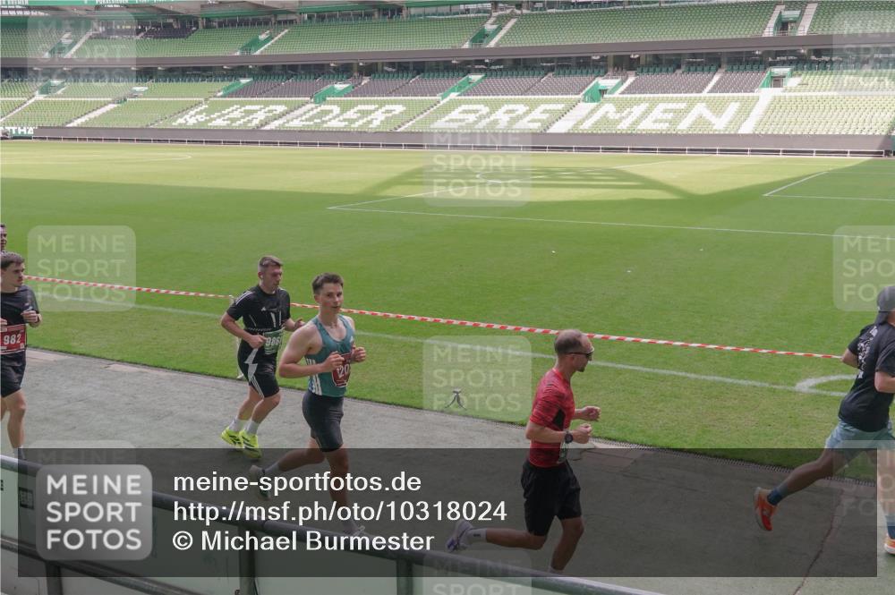 13.09.2026 - 21. swb-Marathon Bremen Michael Burmester http://msf.ph/oto/10318024 13.09.2026 12:53:21 Laufen im Stadion 102, 107, 145, 235, 313, 376, 472, 541, 560, 615, 616, 675, 683, 696, 740, 755, 792, 816, 827, 863, 982, 985, 987, 1033, 1056, 1076, 1207, 1232, 1252, 1297, 1419, 1433, 1445, 1468, 1492, 1528, 1542, 1551, 1646, 1664, 1704, 1707, 1814, 1955, 2007, 2008, 2043, 2055, 2203, 2280, 2350, 2362, 2401, 2422, 2454, 2480, 2498, 2499, 2623, 2701, 2767, 2820, 2858, 2882, 2913, 2971, 2997, 3085, 3149, 3236, 3336, 3362, 3413, 3448, 3566, 3830, 3899, 3988, 4283, 4475, 4573, 4605 meine-sportfotos.de