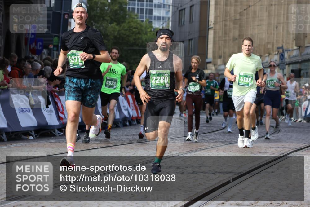 13.09.2026 - 21. swb-Marathon Bremen Strokosch-Dieckow http://msf.ph/oto/10318038 13.09.2026 13:24:41 Ziel 776, 1250, 2295, 2491, 4000, 4559, 5012, 5208, 5481, 5572, 5668, 5669, 5928, 5929, 5953, 6080, 7059, 7069, 7081, 7156, 7568, 8082, 8310, 8415, 8784, 9087, 9573, 9676, 9916, 972, 1516, 2280, 2761, 3015, 4198, 4262, 4277, 4973, 5664, 6360, 6544, 6626, 6807, 7854, 8853, 10103 meine-sportfotos.de