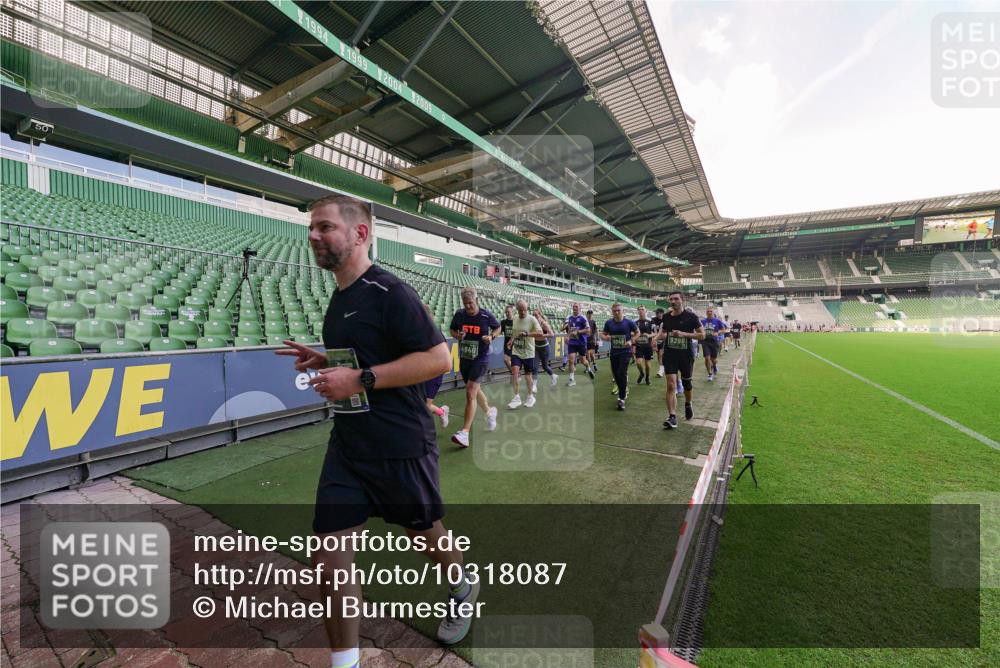 13.09.2026 - 21. swb-Marathon Bremen Michael Burmester http://msf.ph/oto/10318087 13.09.2026 13:15:59 Laufen im Stadion 134, 143, 153, 231, 263, 266, 271, 300, 414, 598, 612, 653, 990, 1047, 1185, 1312, 1465, 1539, 1825, 1874, 2013, 2218, 2235, 2259, 2351, 2359, 2363, 2381, 2385, 2386, 2466, 2468, 2484, 2494, 2562, 2579, 2664, 2667, 2678, 2690, 2691, 2698, 2737, 2760, 2778, 2783, 2799, 2846, 2859, 2861, 2865, 2874, 2958, 2974, 2996, 3001, 3075, 3133, 3157, 3165, 3185, 3237, 3265, 3331, 3355, 3366, 3382, 3387, 3486, 3501, 3512, 3670, 3680, 3829, 4034, 4080, 4306, 703 meine-sportfotos.de