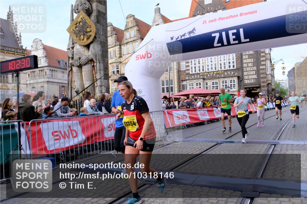 13.09.2026 - 21. swb-Marathon Bremen Tim E. http://msf.ph/oto/10318146 13.09.2026 10:57:46 Ziel 10177, 10226, 10300, 10394, 10517, 10518, 11106, 11245, 11365, 11480, 11498, 11609, 11734, 11965, 11966, 12037, 12111, 12372, 12400, 12411 meine-sportfotos.de