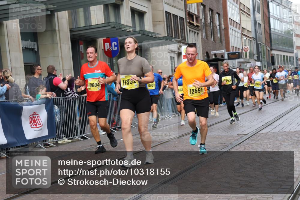 13.09.2026 - 21. swb-Marathon Bremen Strokosch-Dieckow http://msf.ph/oto/10318155 13.09.2026 10:57:54 Ziel 10249, 10494, 10530, 10543, 10604, 10673, 10750, 10798, 10826, 10828, 10903, 10914, 10931, 10932, 11120, 11131, 11202, 11295, 11388, 11403, 11420, 11686, 11750, 11752, 11863, 11884, 11906, 11952, 12017, 12092, 12386, 12387, 12441, 12482, 10078, 10460, 10559, 10565, 10707, 10728, 11136, 11153, 11245, 11332, 11532, 11568, 11824, 11856, 11863, 12222, 12228, 12231, 12264, 12427, 12551 meine-sportfotos.de
